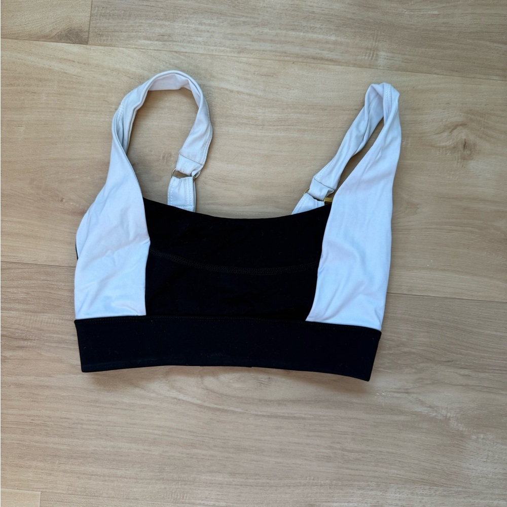MONDAY BODY Black/ White Sports Bra
